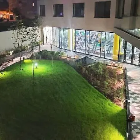 A101 - Liberty Bridge Projection With Free Parking Apartment *