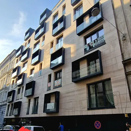 Apartment A101 - Liberty Bridge Projection With Free Parking *