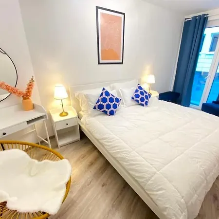 Apartment A101 - Liberty Bridge Projection With Free Parking *
